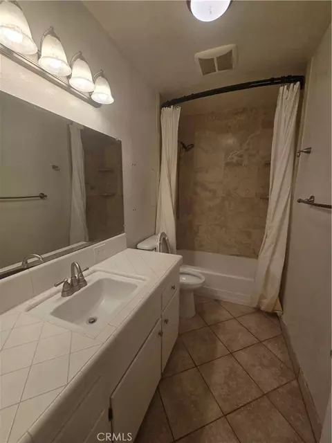 Bath - 1360 Shadow Ln #K, Fullerton, CA 92831 photo 1 of 5