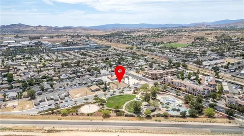 125 E 10th St, Perris, CA 92570 photo 8