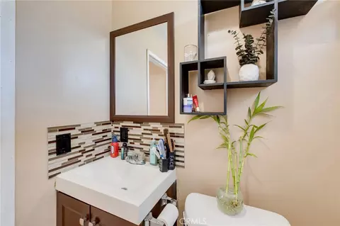Bath - 2019 E Shauer, Compton, CA 90222 photo 2 of 2