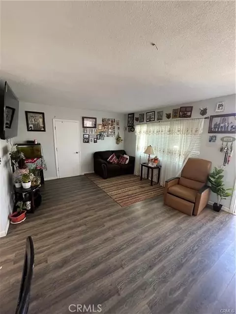Living - 34262 Paris, Barstow, CA 92311 photo 1 of 1