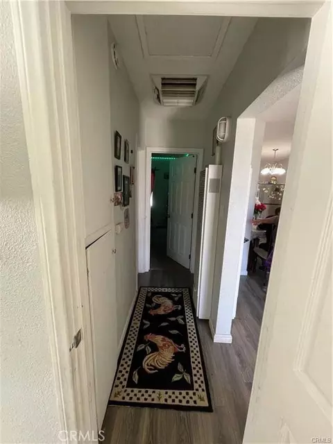 Entry Way - 34262 Paris, Barstow, CA 92311 photo 1 of 2