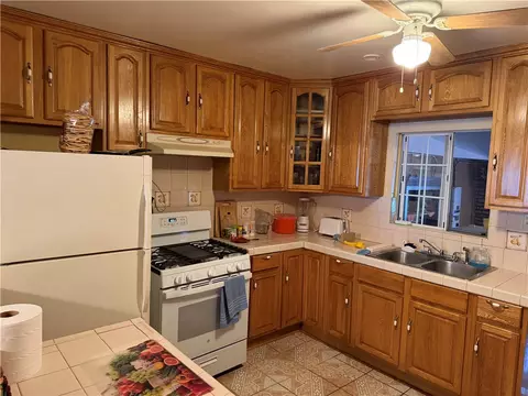 Kitchen - 15614 S Lime, Compton, CA 90221 photo 2 of 2