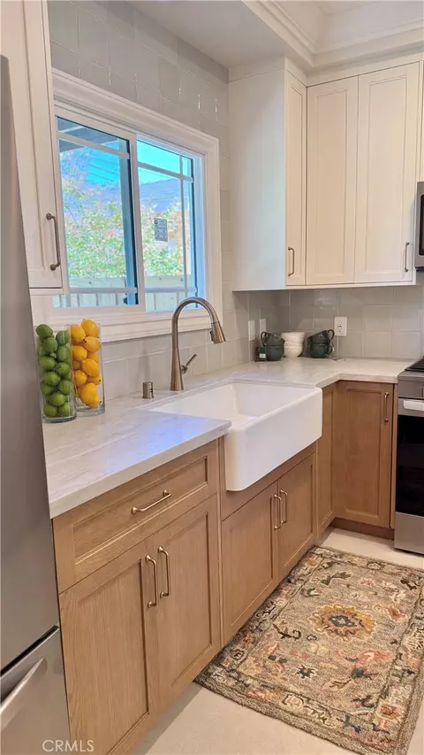 Kitchen - 5713 E Wardlow, Long Beach, CA 90808 photo 3 of 11