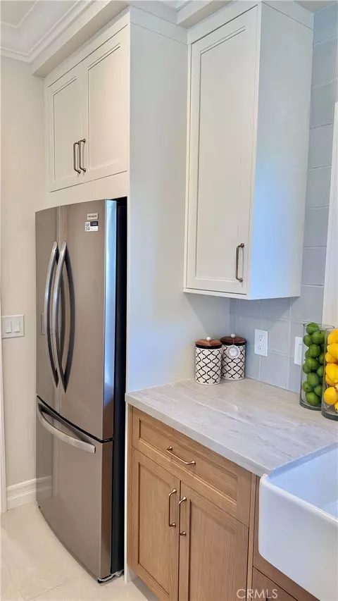 Kitchen - 5713 E Wardlow, Long Beach, CA 90808 photo 4 of 11