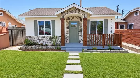 2514 Exposition Pl, Los Angeles, CA 90018