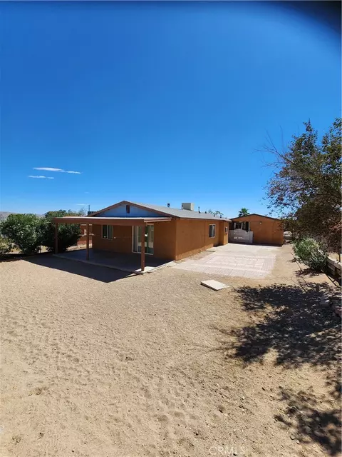 2020 Yosemite, Barstow, CA 92311 photo 2