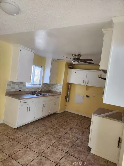 2020 Yosemite, Barstow, CA 92311 photo 6