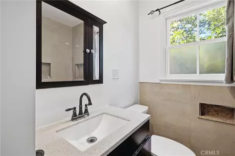Bath - 511 E Maple, Glendale, CA 91205 photo 1 of 4