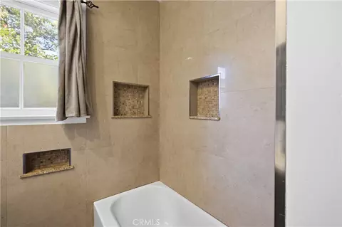 Bath - 511 E Maple, Glendale, CA 91205 photo 2 of 4