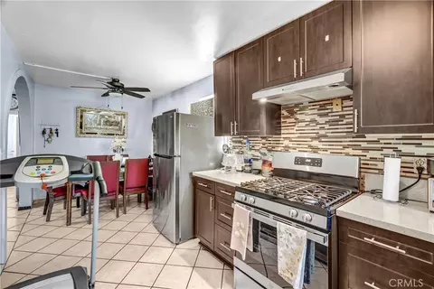 Kitchen - 8310 Wilbarn, Paramount, CA 90723 photo 1 of 1