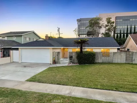 20431 Seven Seas Ln, Huntington Beach, CA 92646