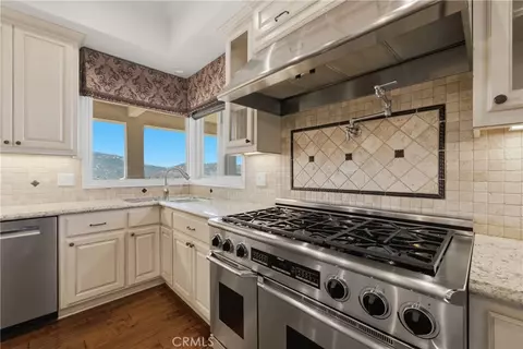 Kitchen - 30425 La Presa Loop, Temecula, CA 92592 photo 6 of 6