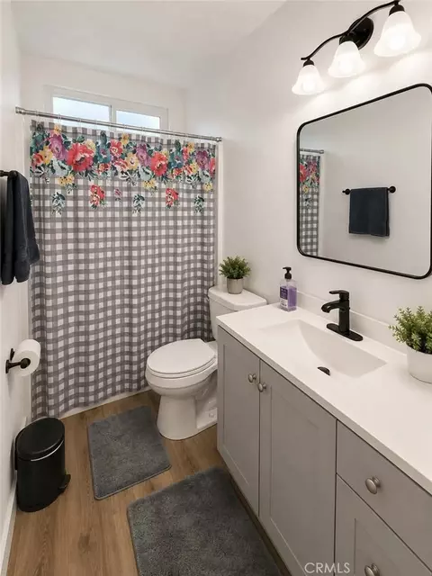 Bath - 492 Evans St, San Jacinto, CA 92583 photo 1 of 2