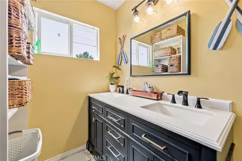 Bath - 2526 E 220th, Carson, CA 90810 photo 2 of 6