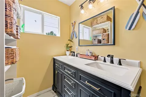 Bath - 2526 E 220th, Carson, CA 90810 photo 2 of 6