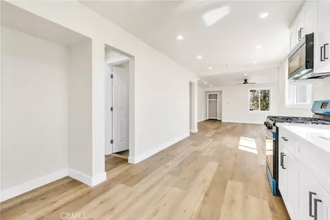 Entry Way - 124 W Fredricks, Barstow, CA 92311 photo 2 of 8