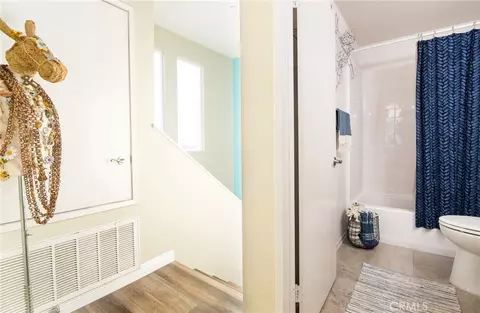 Entry Way - 500 N Willowbrook Ave #F1, Compton, CA 90220 photo 1 of 2