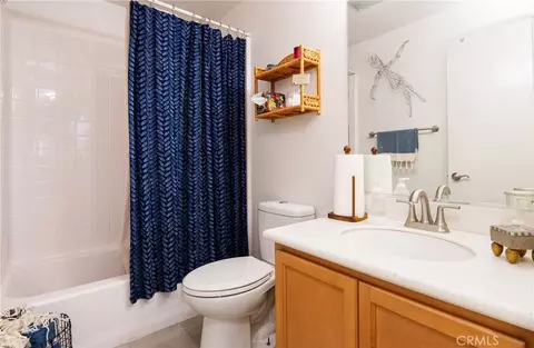 Bath - 500 N Willowbrook Ave #F1, Compton, CA 90220 photo 3 of 4