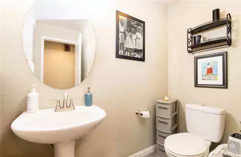 Bath - 500 N Willowbrook Ave #F1, Compton, CA 90220 photo 4 of 4