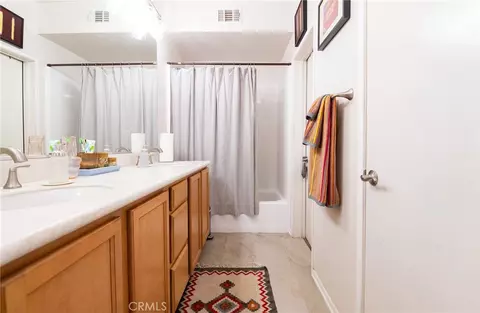 Bath - 500 N Willowbrook Ave #F1, Compton, CA 90220 photo 1 of 4