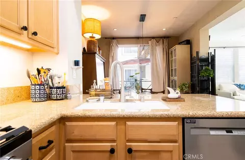 Kitchen - 500 N Willowbrook Ave #F1, Compton, CA 90220 photo 4 of 4
