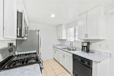 Kitchen - 15351 Orange Ave #8, Paramount, CA 90723 photo 2 of 2