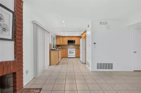 Entry Way - 5 Tiger, Irvine, CA 92604 photo 3 of 4