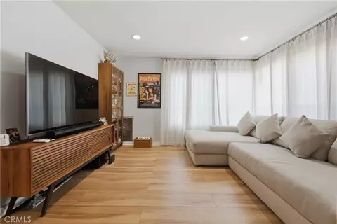 Living - 1327 E Appleton St, Long Beach, CA 90802 photo 1 of 1