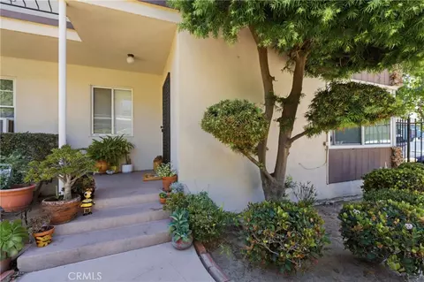 Exterior - 1327 E Appleton St, Long Beach, CA 90802 photo 4 of 6