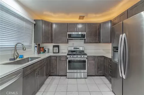 Kitchen - 325 Cedar, Long Beach, CA 90802 photo 2 of 3