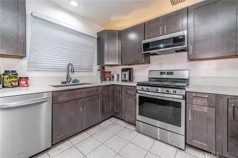 Kitchen - 325 Cedar, Long Beach, CA 90802 photo 3 of 3
