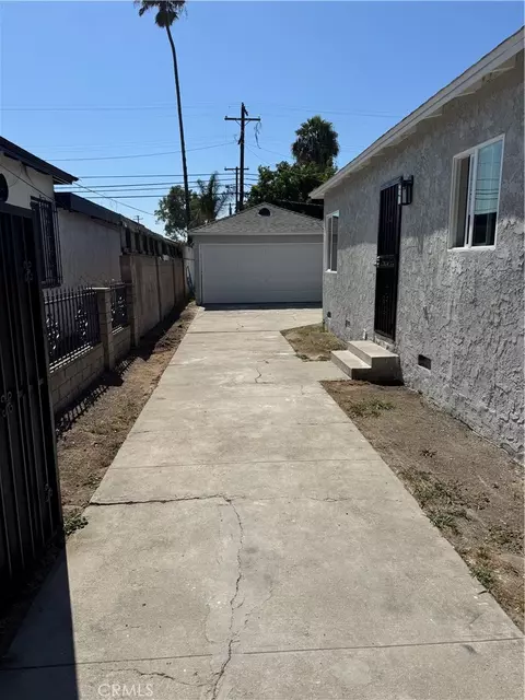 Exterior - 709 S Chester Ave S, Compton, CA 90221 photo 2 of 4