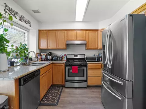 Kitchen - 137 Elmtree, Perris, CA 92571 photo 2 of 3