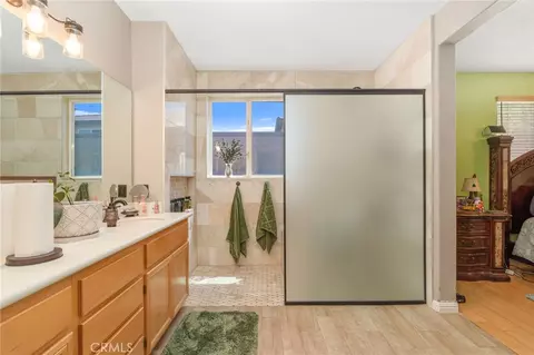 Bath - 43022 Carpenter, Lancaster, CA 93535 photo 2 of 4