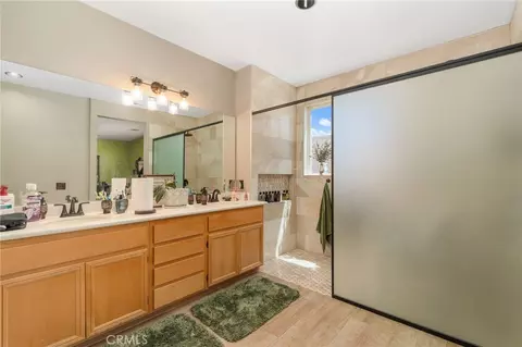Bath - 43022 Carpenter, Lancaster, CA 93535 photo 3 of 4