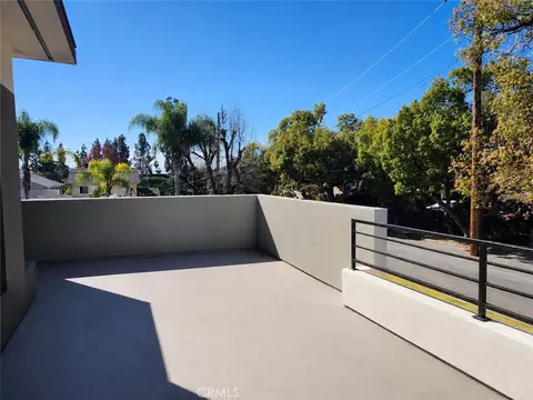 438 N Oak, Pasadena, CA 91107 photo 2