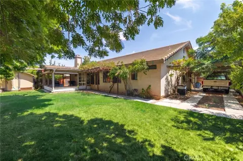 Exterior - 8526 Valley View Dr, Hesperia, CA 92344 photo 3 of 6