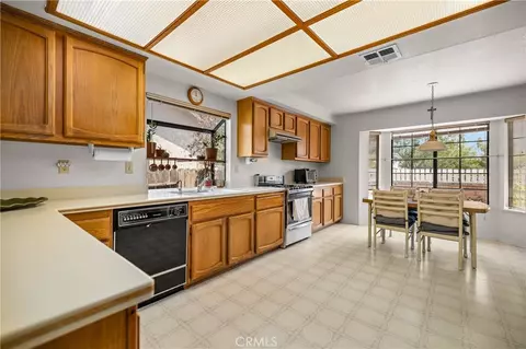 Kitchen - 8526 Valley View Dr, Hesperia, CA 92344 photo 2 of 2