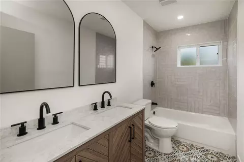Bath - 2606 W Caldwell, Compton, CA 90220 photo 1 of 3