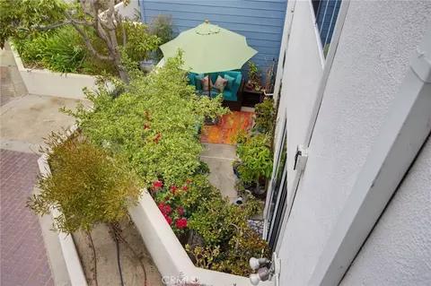 Exterior - 4623 E 4th #6, Long Beach, CA 90814 photo 5 of 18