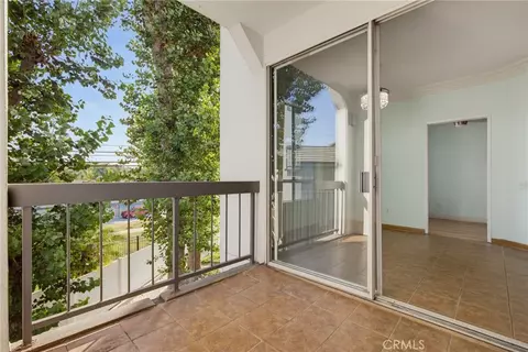 Exterior - 4623 E 4th #6, Long Beach, CA 90814 photo 2 of 18