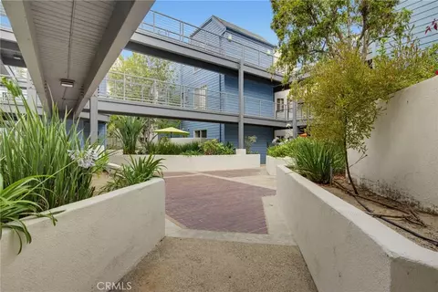 Exterior - 4623 E 4th #6, Long Beach, CA 90814 photo 8 of 18