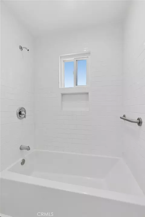 Bath - 1333 E Monroe, Orange, CA 92867 photo 5 of 6