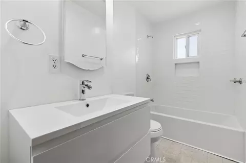 Bath - 1333 E Monroe, Orange, CA 92867 photo 4 of 6