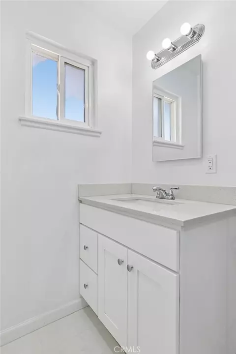 Bath - 1333 E Monroe, Orange, CA 92867 photo 2 of 6