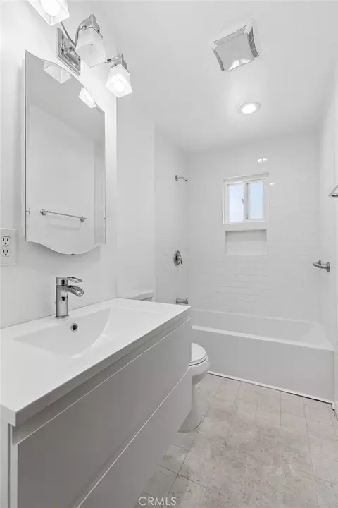 Bath - 1333 E Monroe, Orange, CA 92867 photo 6 of 6