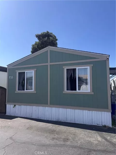15325 Orange, Paramount, CA 90723 photo 2