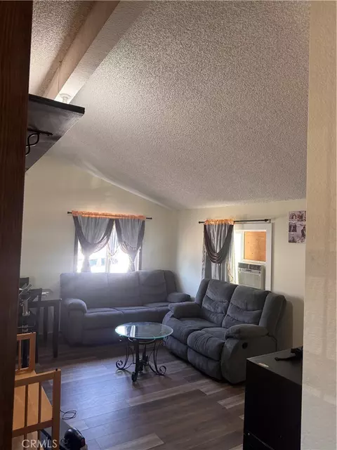 15325 Orange, Paramount, CA 90723 photo 7