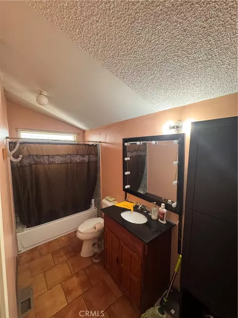 15325 Orange, Paramount, CA 90723 photo 13