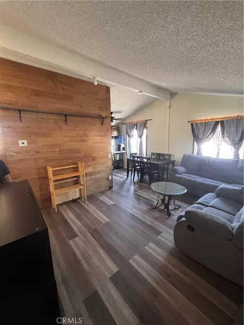 15325 Orange, Paramount, CA 90723 photo 15